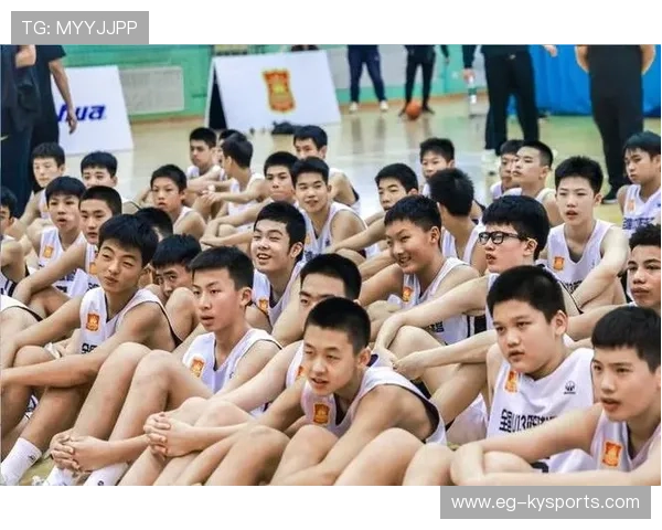 国际篮球青训营在夏季吸引多国学员共同交流进步，国际篮球协会